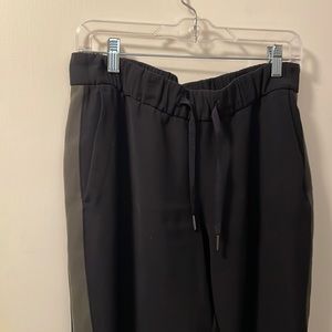 Lululemon On the Fly Pant Woven with side stripe